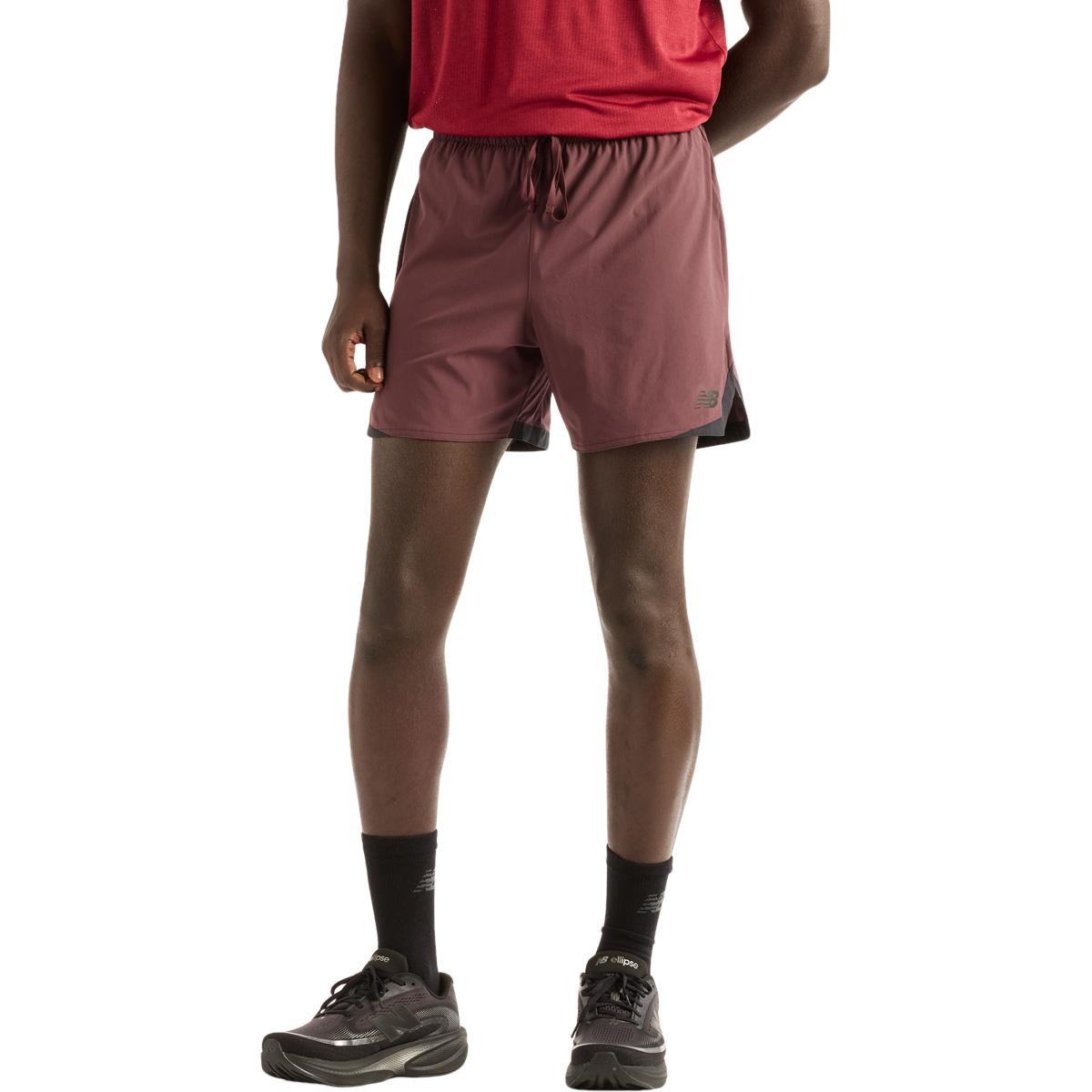 New Balance Athletics Run 5" Løbeshorts Herre CHERRY LEATHER