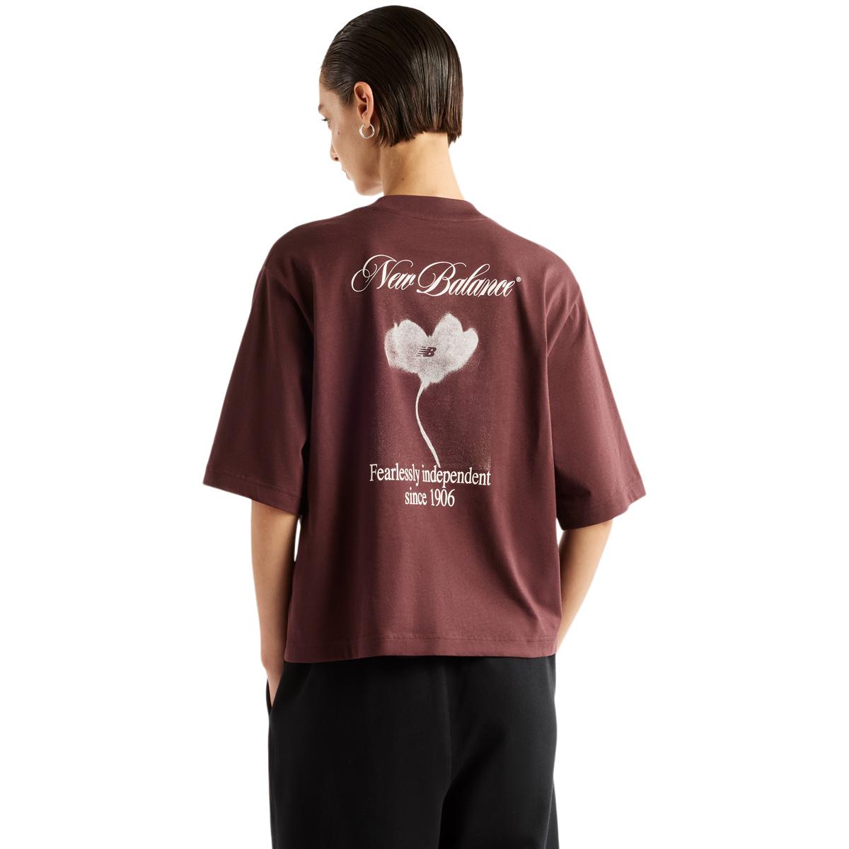New Balance Pressed Flowers Relaxed T-skjorte Dame CHERRY LEATHER