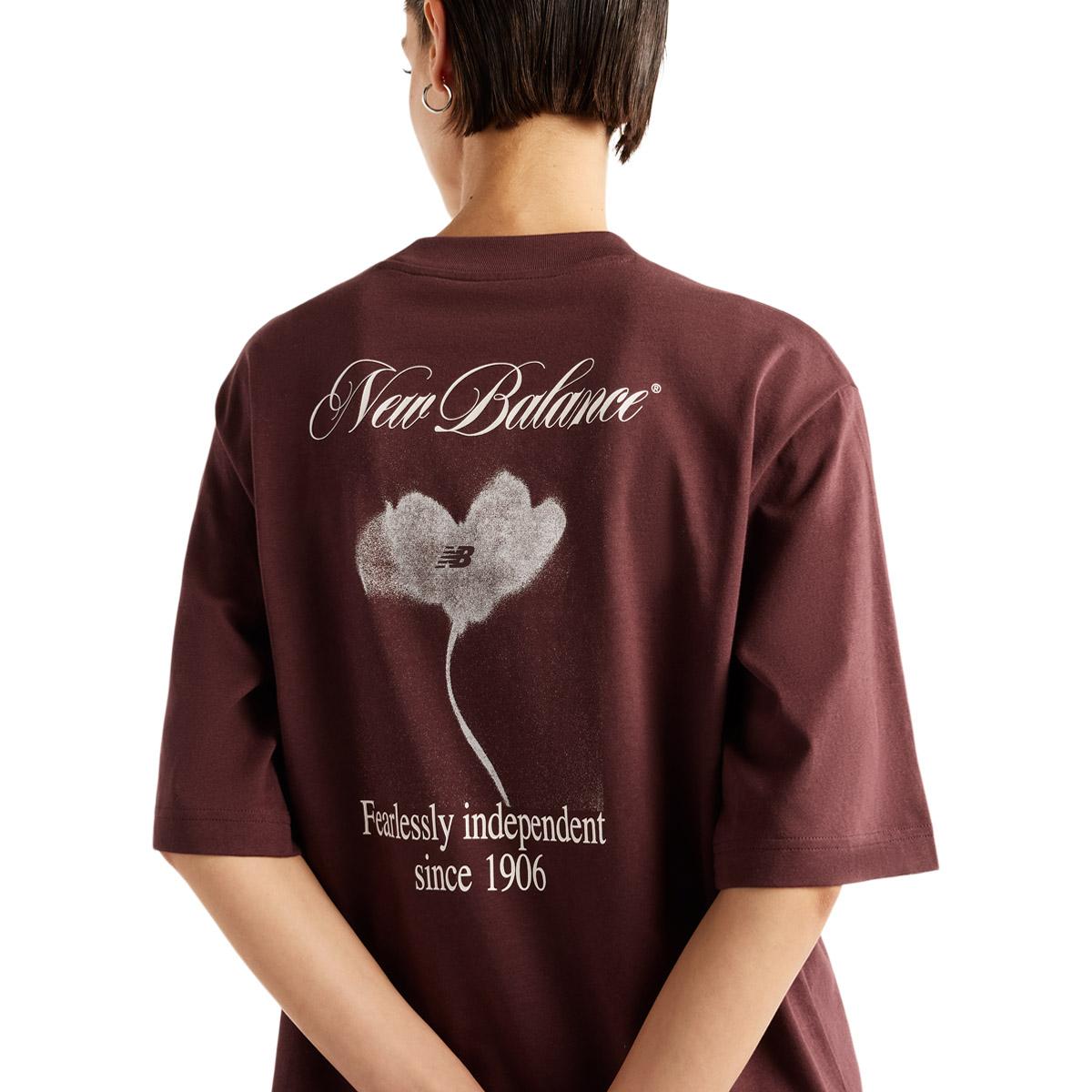 New Balance Pressed Flowers Relaxed T-skjorte Dame CHERRY LEATHER