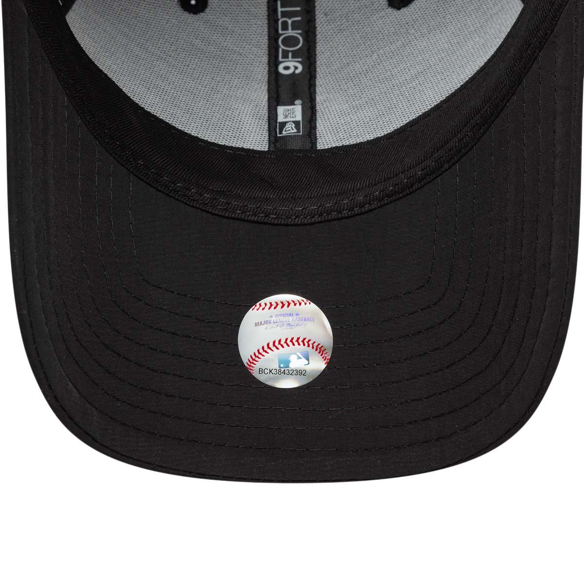 New Era 9FORTY New York Yankees Strapback Cap Blk/whi