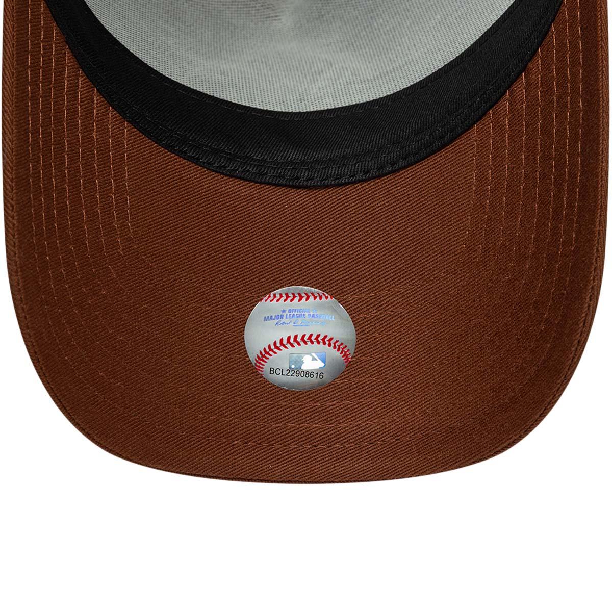 New Era Outline New York Yankees Trucker Snapback Cap Brown