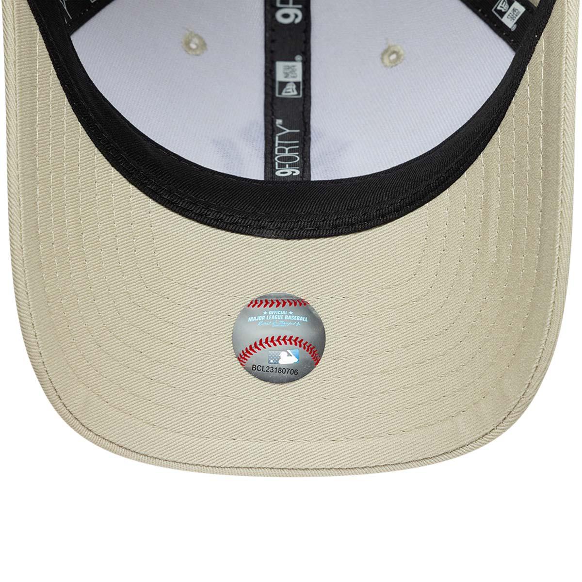 New Era 9FORTY M-Crown New York Yankees Snapback Cap Light beige