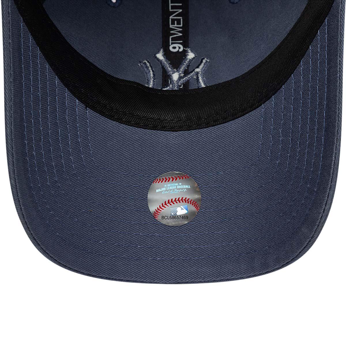 New Era 9TWENTY Washed New York Yankees Strapback Cap DK BLUE