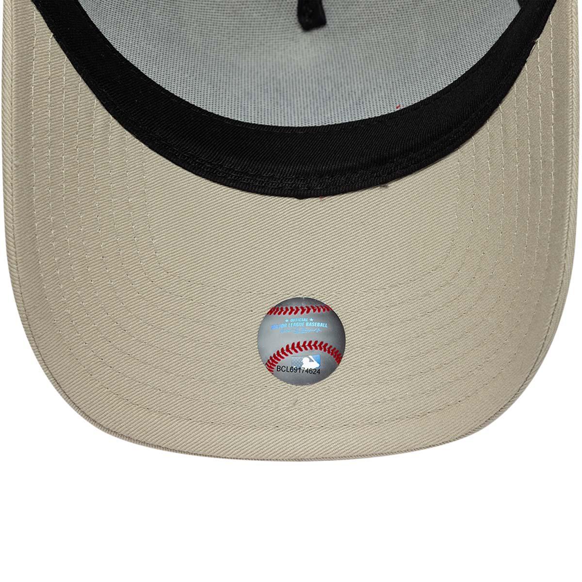 New Era New York Yankees Trucker Snapback Cap LIGHT BEIGE