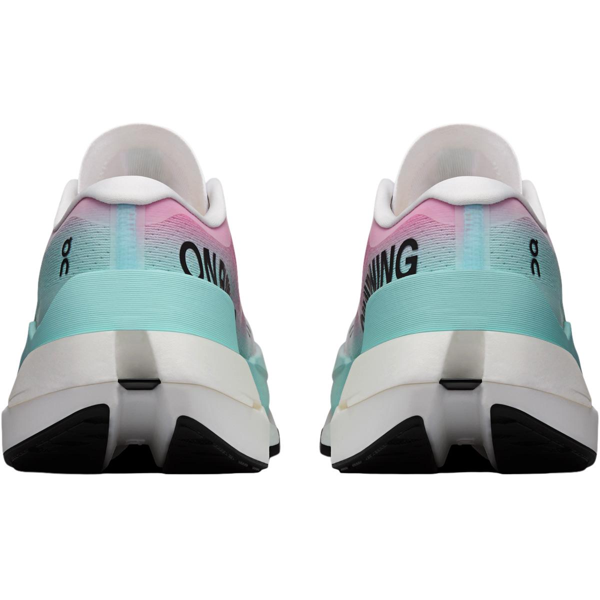 On Cloudboom Max Joggesko Dame White | Celeste
