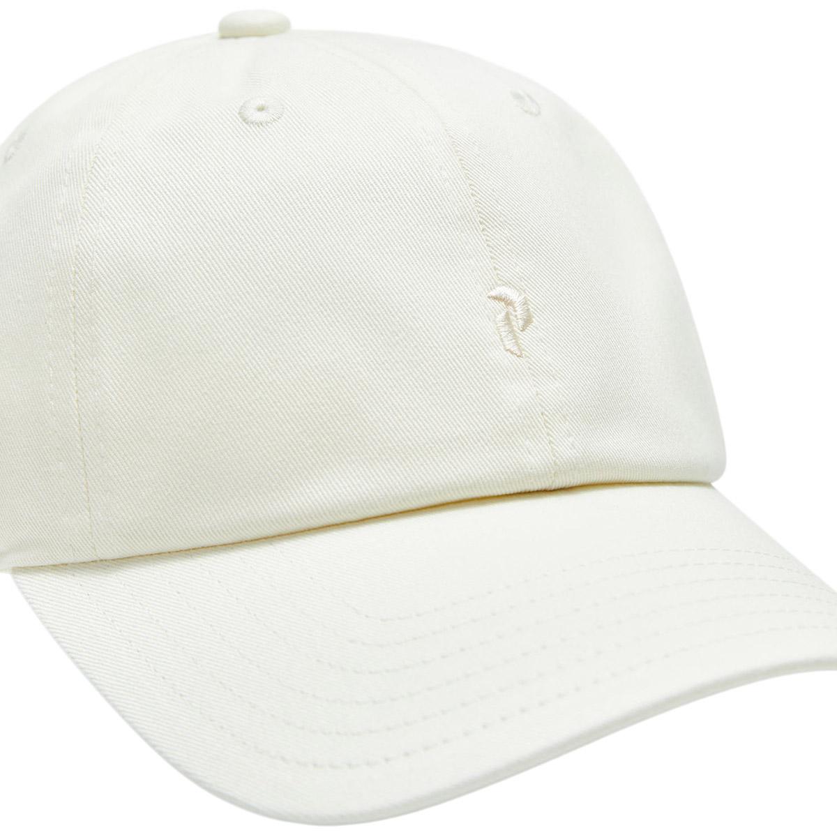 Peak Performance Ground Strapback Cap Offwhite