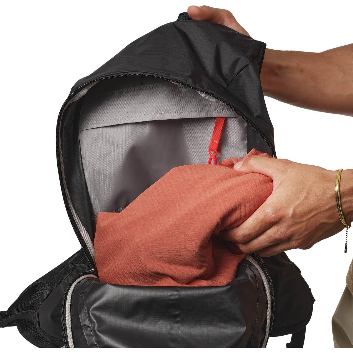 Salomon Cross 12L Løberygsæk BLACK