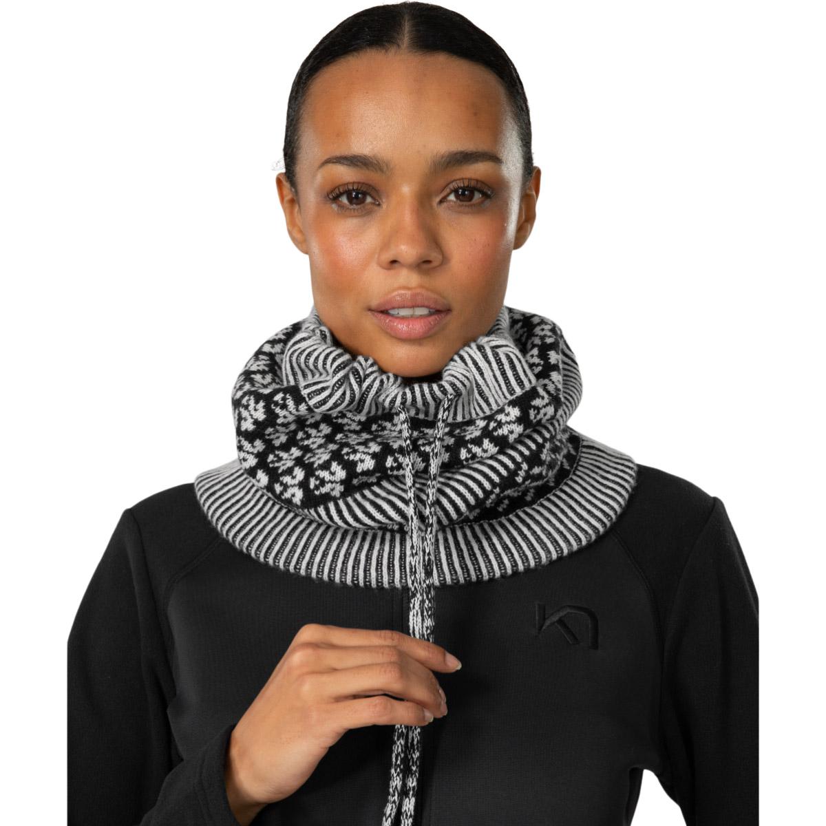Kari Traa Smekker Knit Halsedisse Dame BLACK