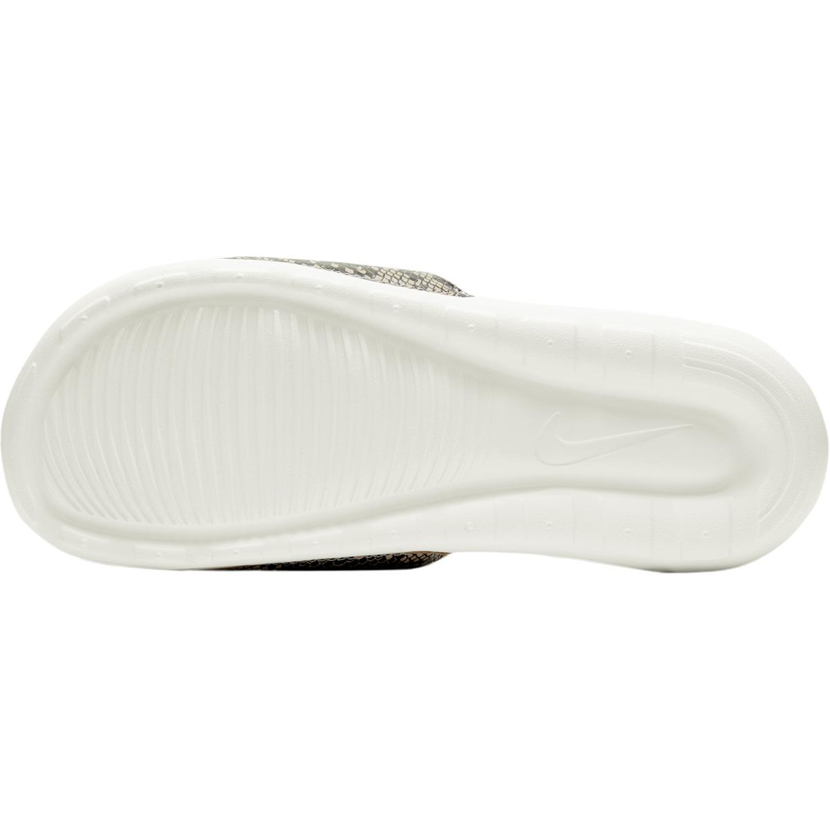 Nike Victori One Print Slide Badesandaler Dame DESERT SAND/BLACK-SUMMIT WHITE