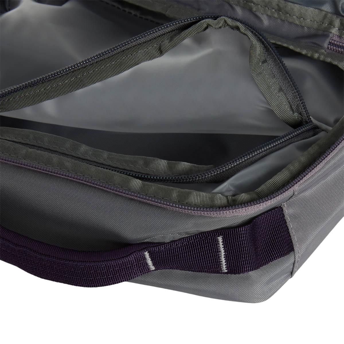 The North Face Base Camp Voyager Toalettveske Purple